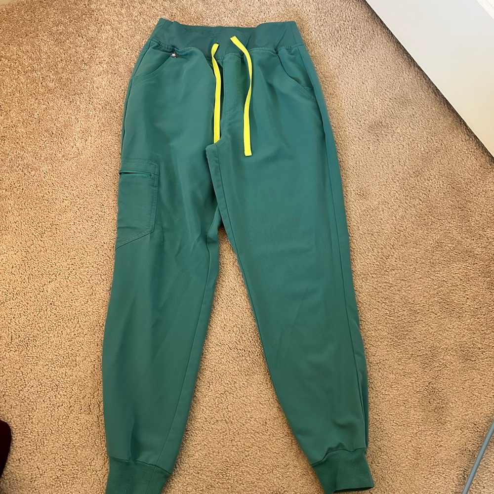 Figs Women’s Zamora High Waisted Jogger Scrub Pants